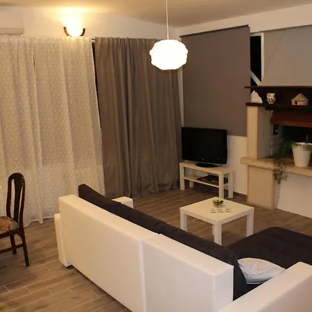 Apartament Nicely Decorated Silver